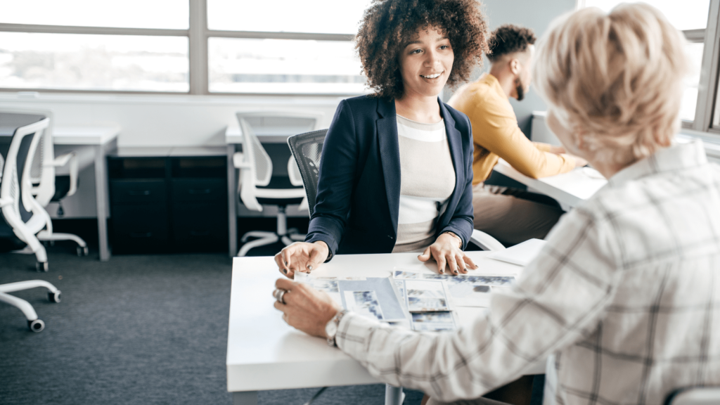 Two coworkers from an internet marketing company communicating effectively 